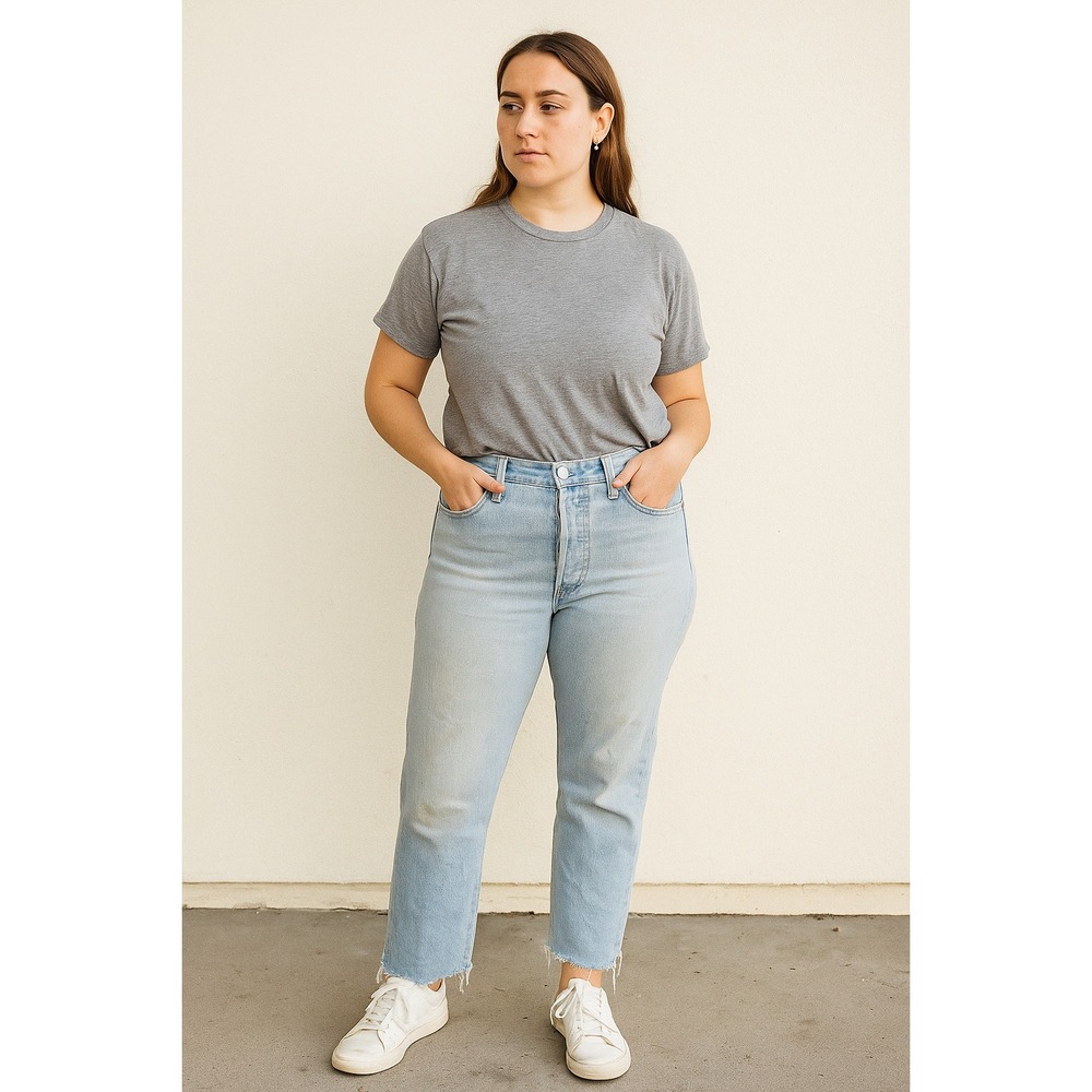 Levi's Wedgie Straight Jeans Womens Size 29 Light Wash Distressed Raw Hem